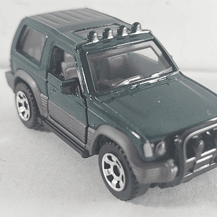 Mitsubishi MONTERO Carro A Escala 1/64 MATCHBOX