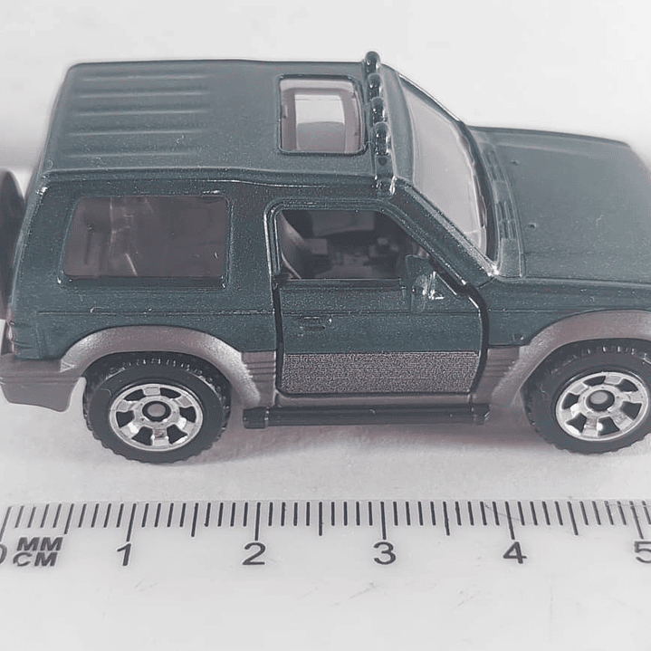Mitsubishi MONTERO Carro A Escala 1/64 MATCHBOX 6