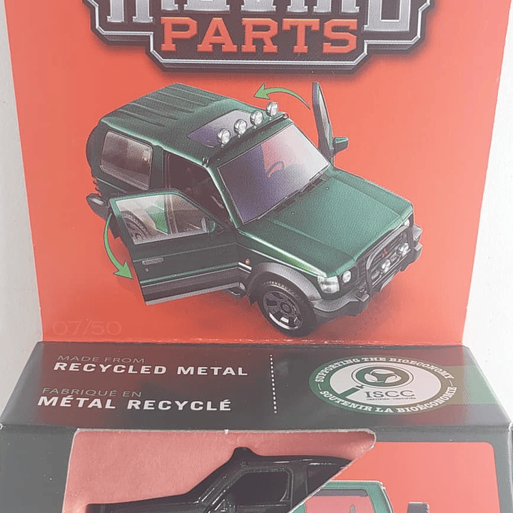 Mitsubishi MONTERO Carro A Escala 1/64 MATCHBOX 8