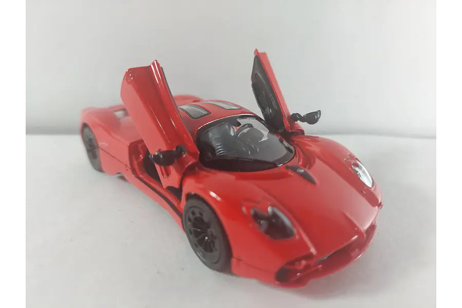 Pagani Utopia, marca RMZ Escala 1-36 ROJO