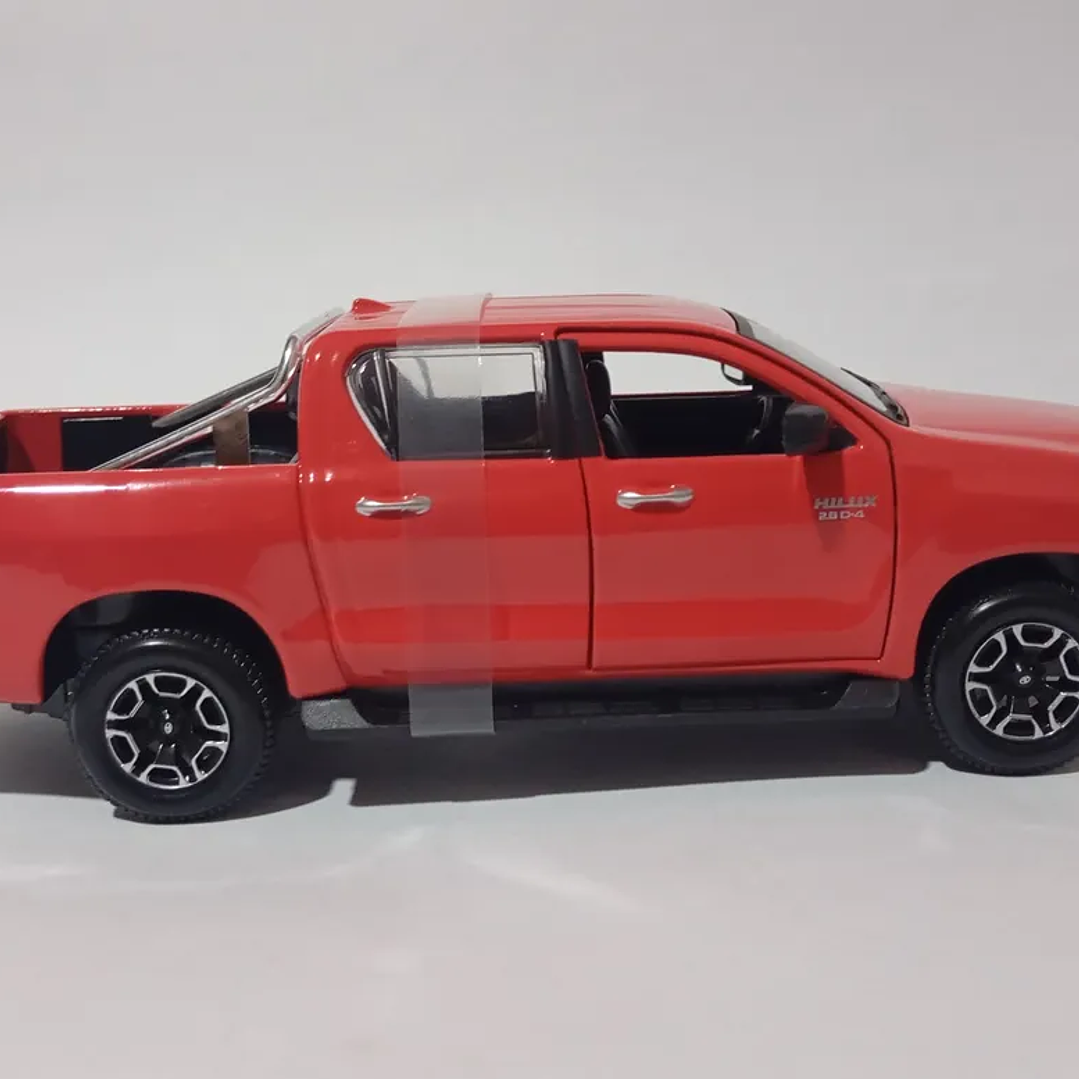 Toyota hilux rojo ESCALA 1-24 marca maisto 6