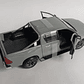 Toyota hilux GRIS ESCALA 1-24 marca maisto - Miniatura 2