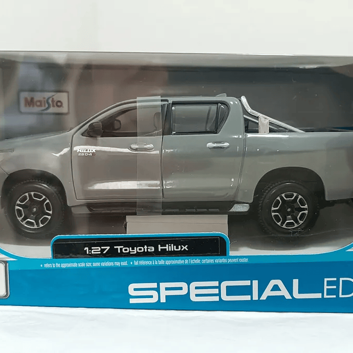 Toyota hilux GRIS ESCALA 1-24 marca maisto 3