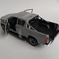 Toyota hilux GRIS ESCALA 1-24 marca maisto - Miniatura 6