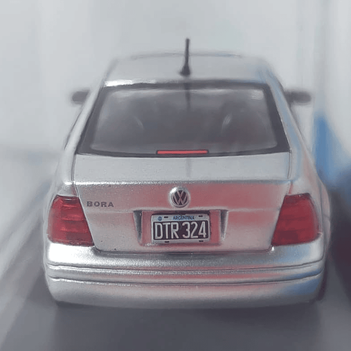 Volkswagen JETTA PLATAEADO Ixo, Escala 1-43 2