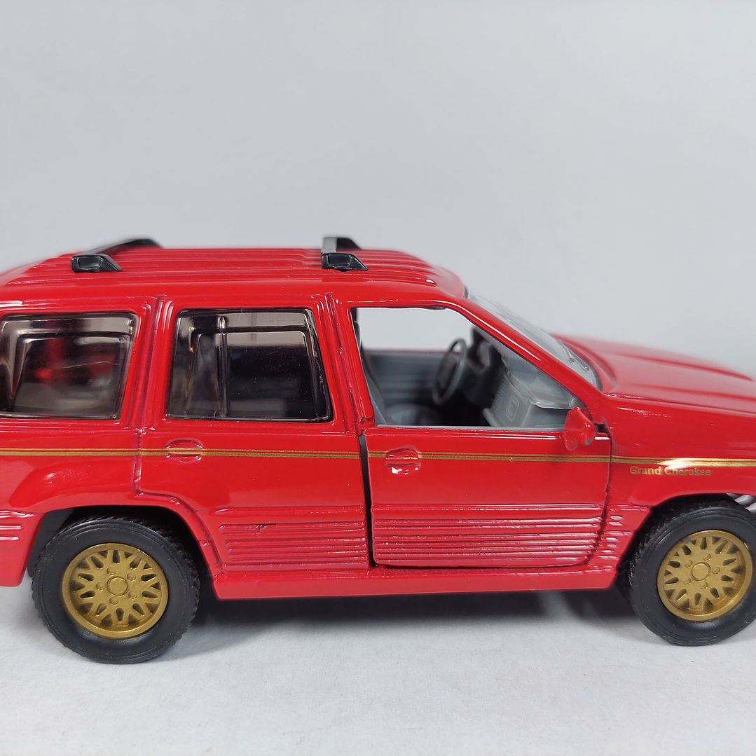Jeep gran Cherokee marca sunny escala 1/32 2