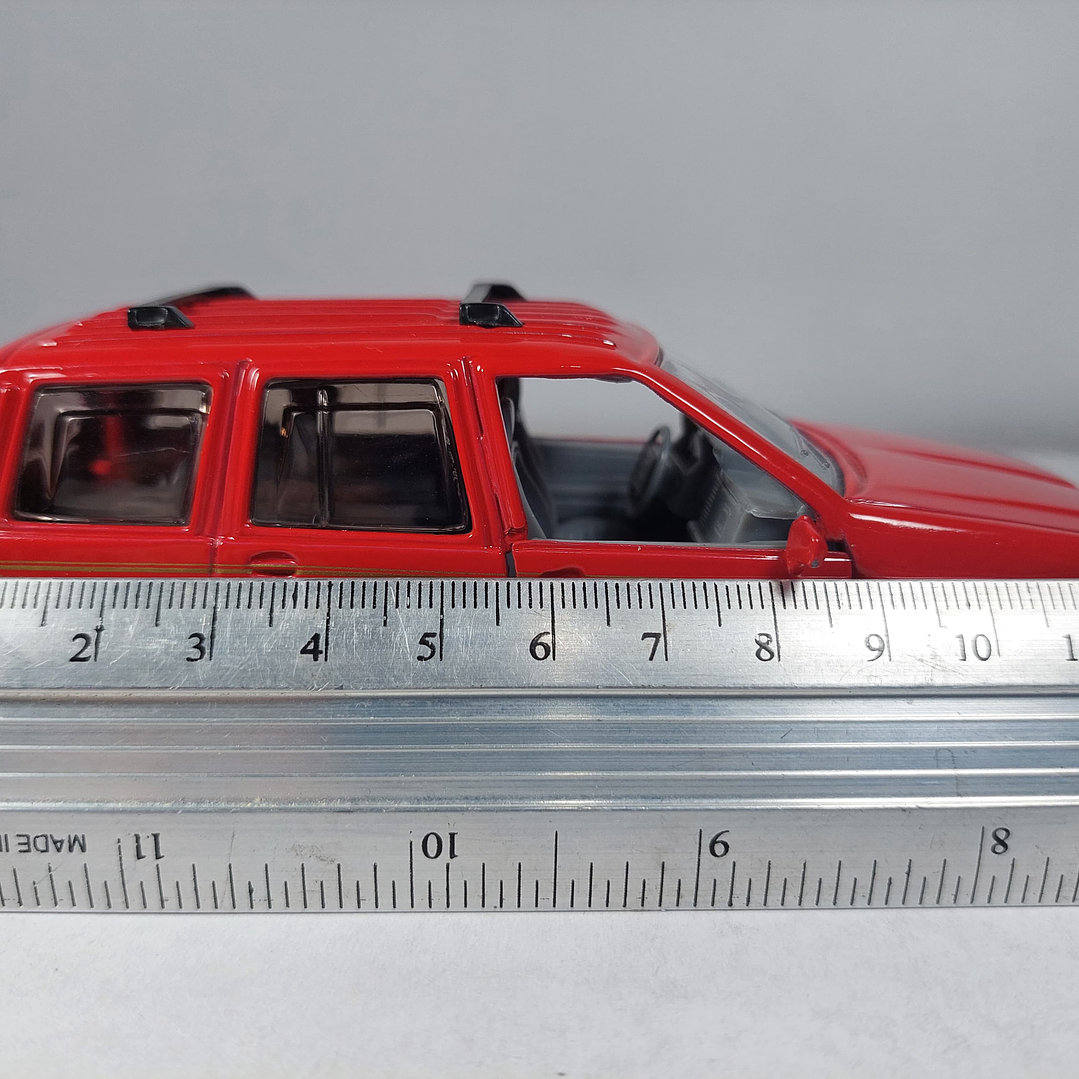Jeep gran Cherokee marca sunny escala 1/32 3