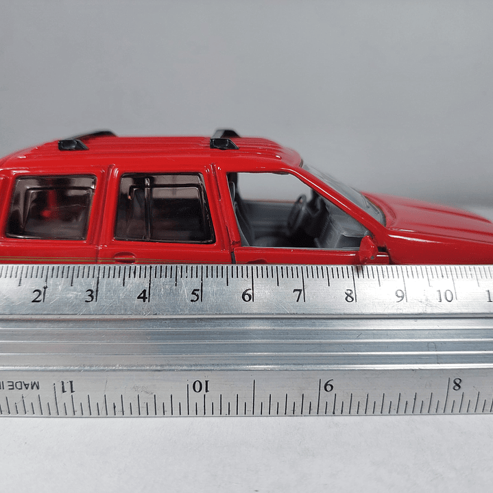 Jeep gran Cherokee marca sunny escala 1/32 3