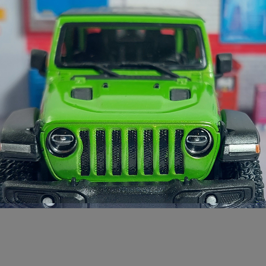 Jeep Wrangler VERDE Escala 1/34 Marca Kinsmart 7