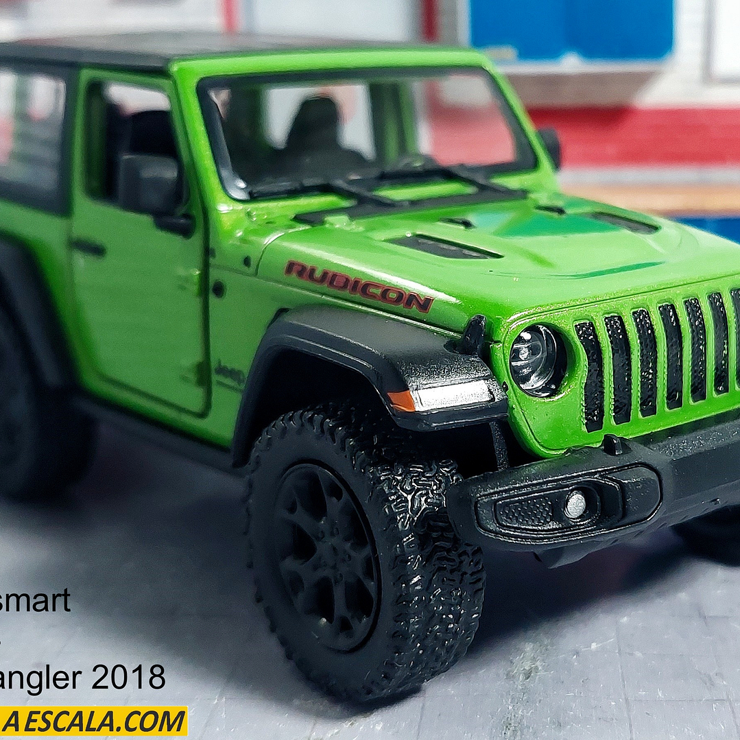 Jeep Wrangler VERDE Escala 1/34 Marca Kinsmart 9