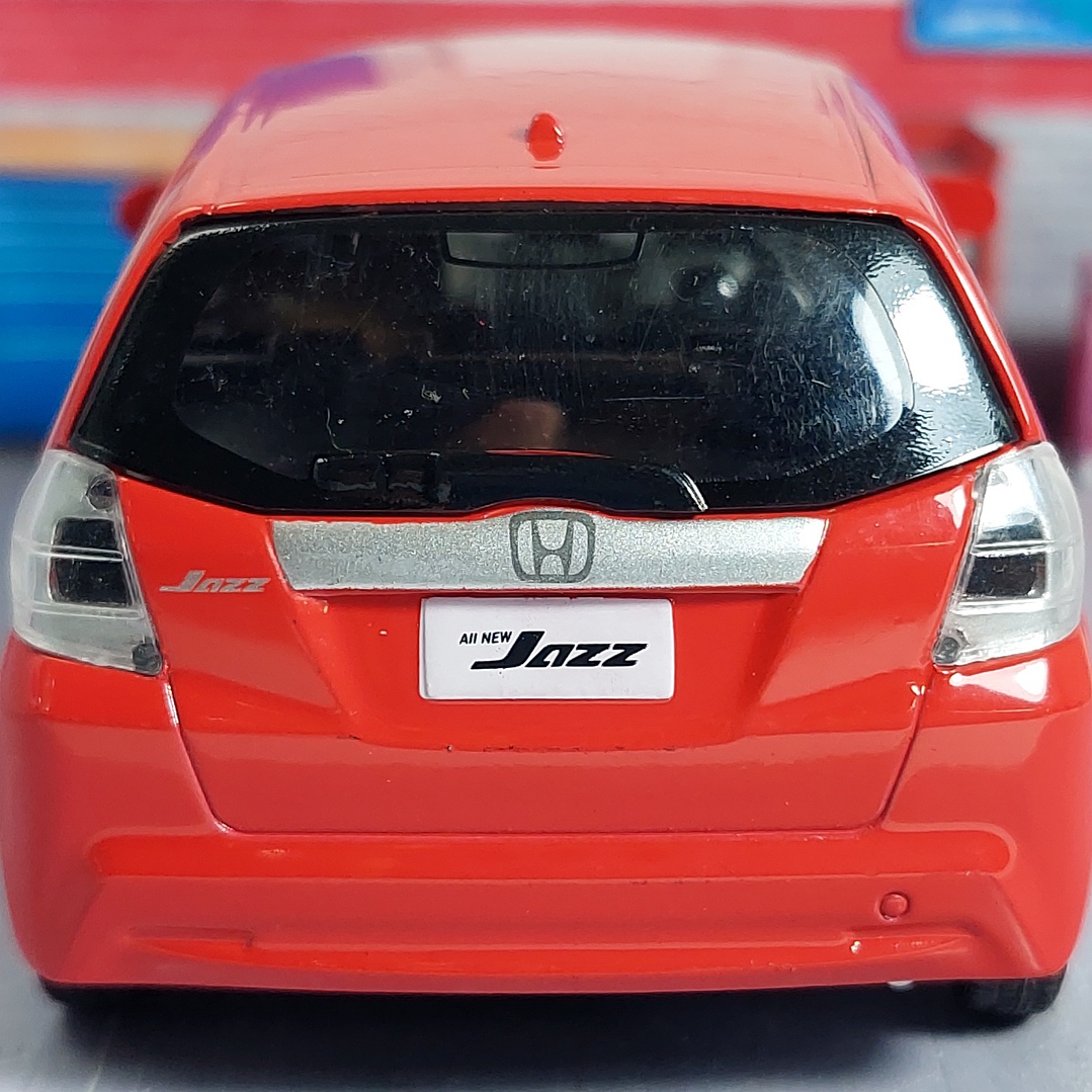 Honda FIT ROJO Escala 1-36 RMZ 2