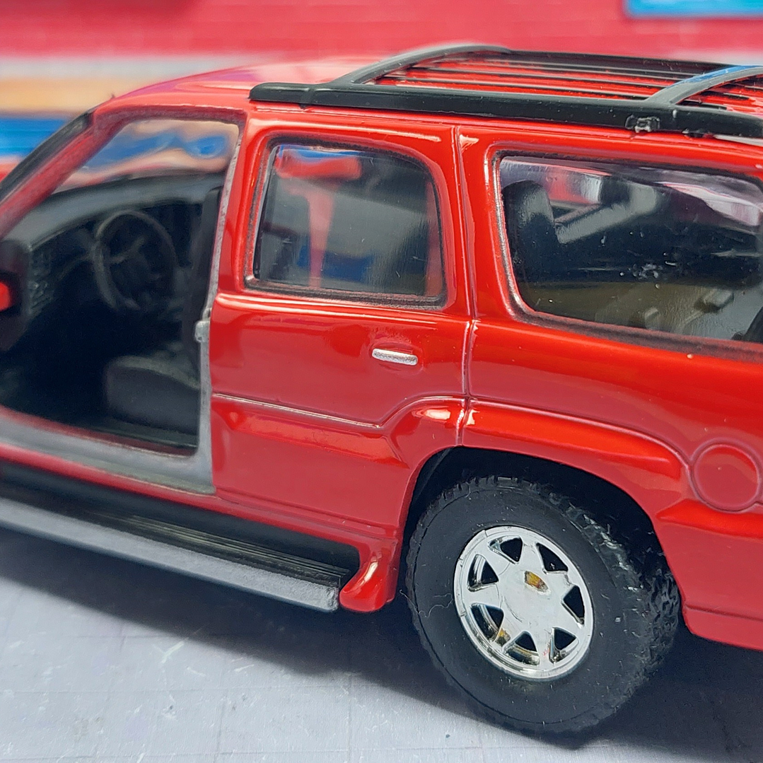 Cadillac Escalade 2002 ROJO 1/36 WELLY 4