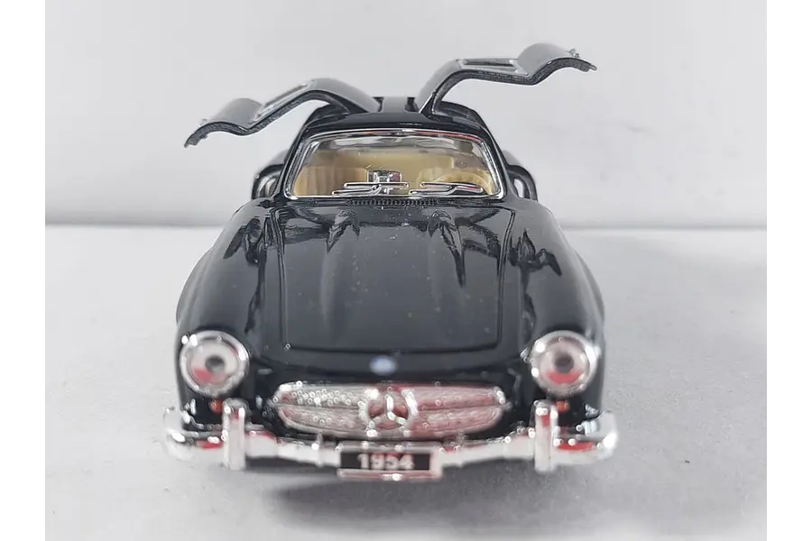 Mercedes-Benz 300SL 1954 ALAS DE GAVIOTA, Kinsmart, 1-36 NEGRO