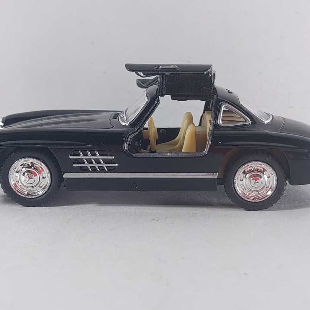 Mercedes-Benz 300SL 1954 ALAS DE GAVIOTA, Kinsmart, 1-36 NEGRO 2