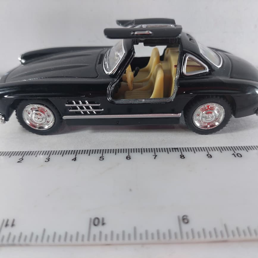 Mercedes-Benz 300SL 1954 ALAS DE GAVIOTA, Kinsmart, 1-36 NEGRO 3