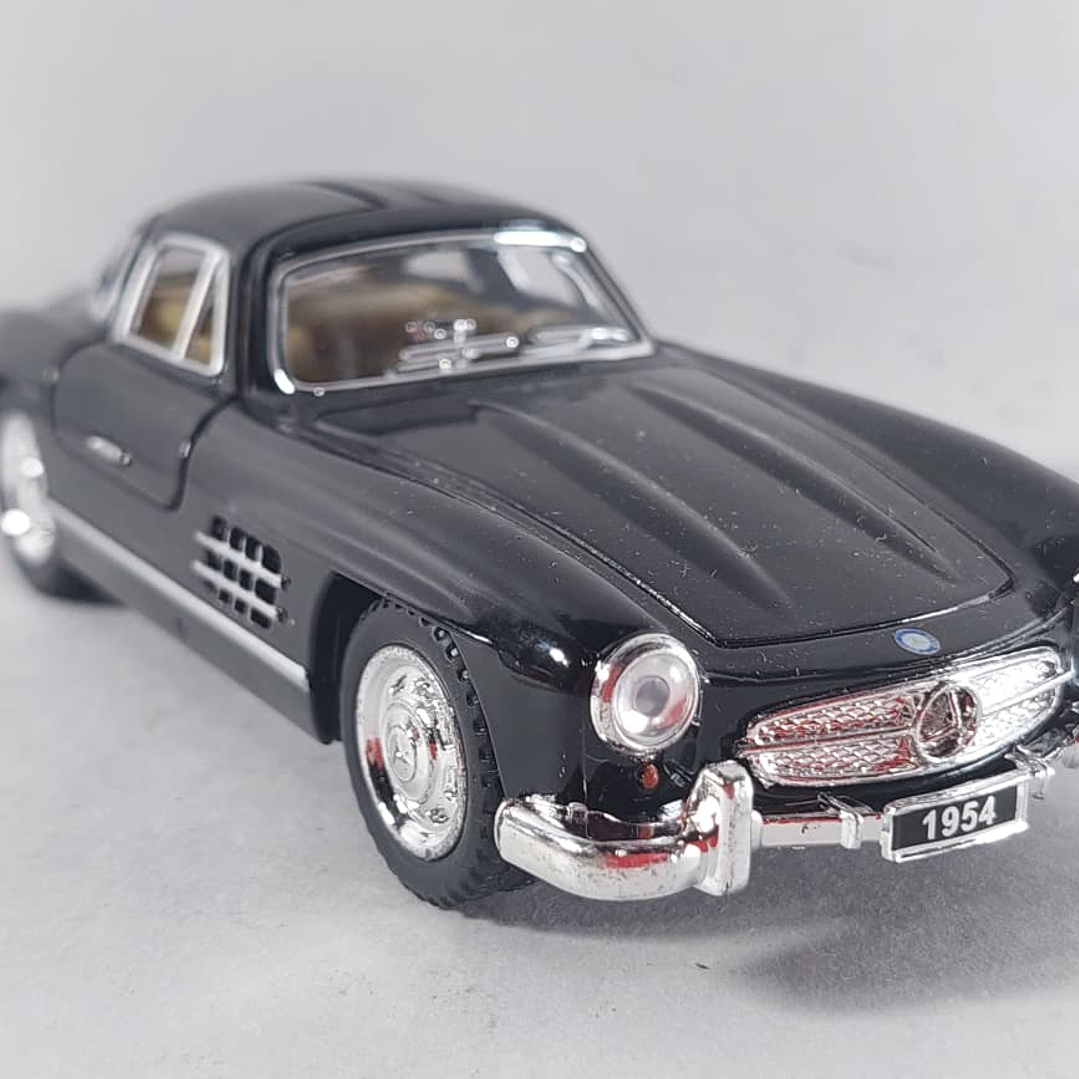 Mercedes-Benz 300SL 1954 ALAS DE GAVIOTA, Kinsmart, 1-36 NEGRO 4