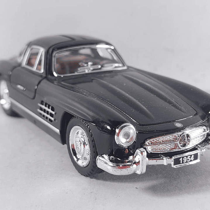 Mercedes-Benz 300SL 1954 ALAS DE GAVIOTA, Kinsmart, 1-36 NEGRO 4