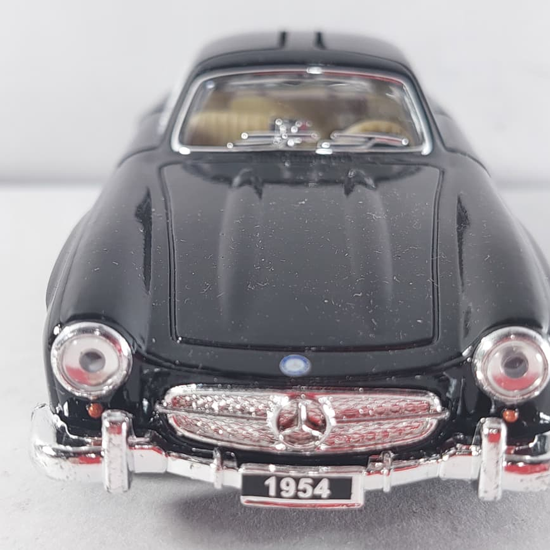 Mercedes-Benz 300SL 1954 ALAS DE GAVIOTA, Kinsmart, 1-36 NEGRO 6