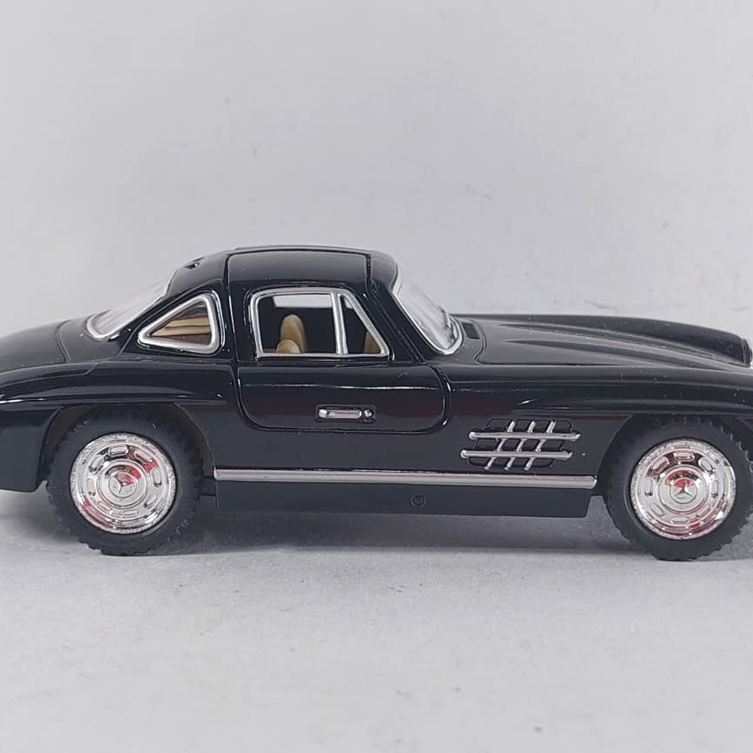 Mercedes-Benz 300SL 1954 ALAS DE GAVIOTA, Kinsmart, 1-36 NEGRO 7