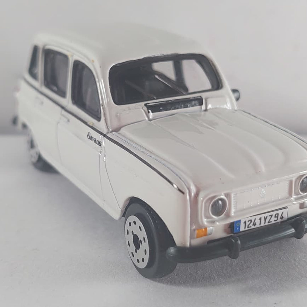 Renault 4, blanco Escala 1:43 MARCA BURAGO 1