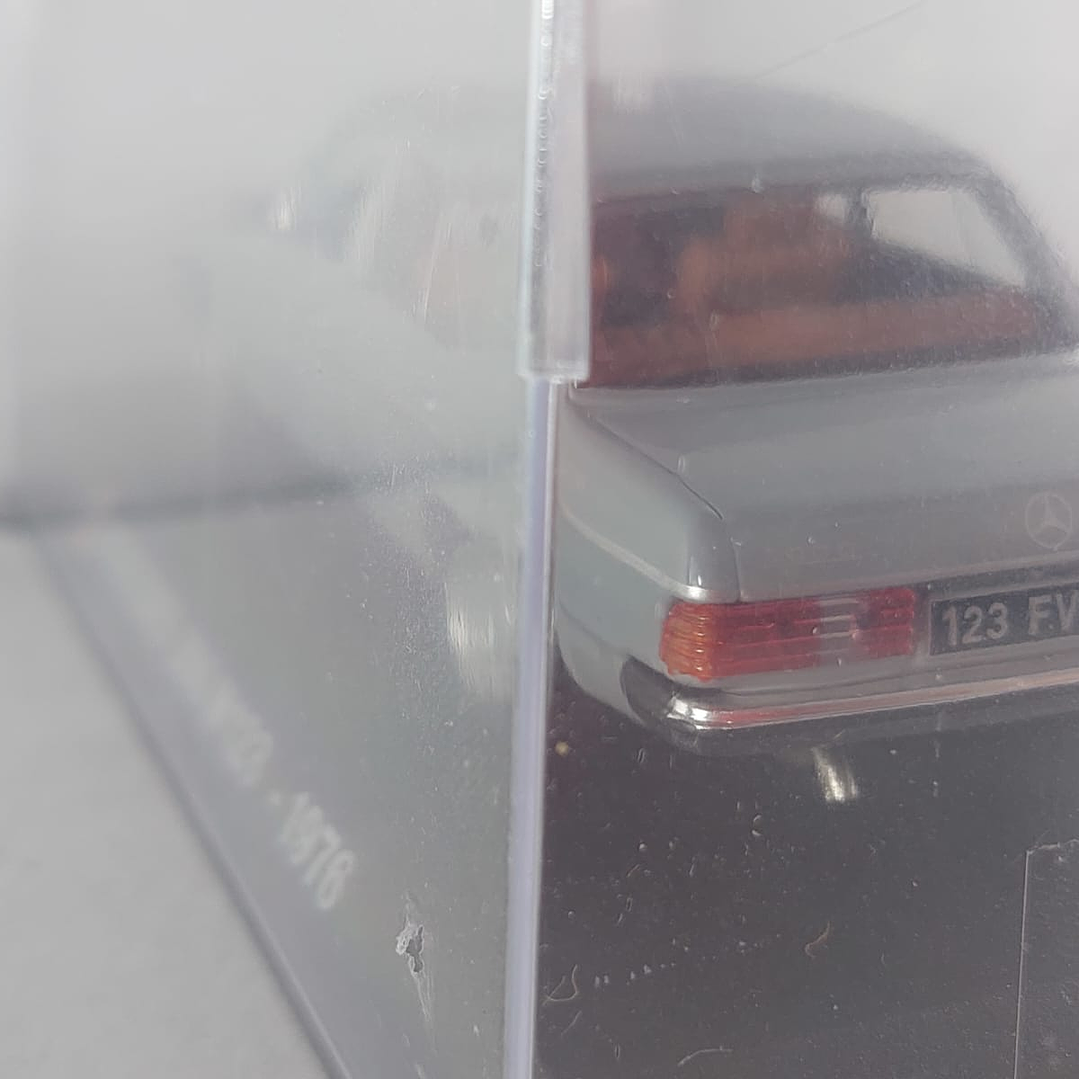Mercedes-Benz W123 1976, Ixo, Escala 1-43 2
