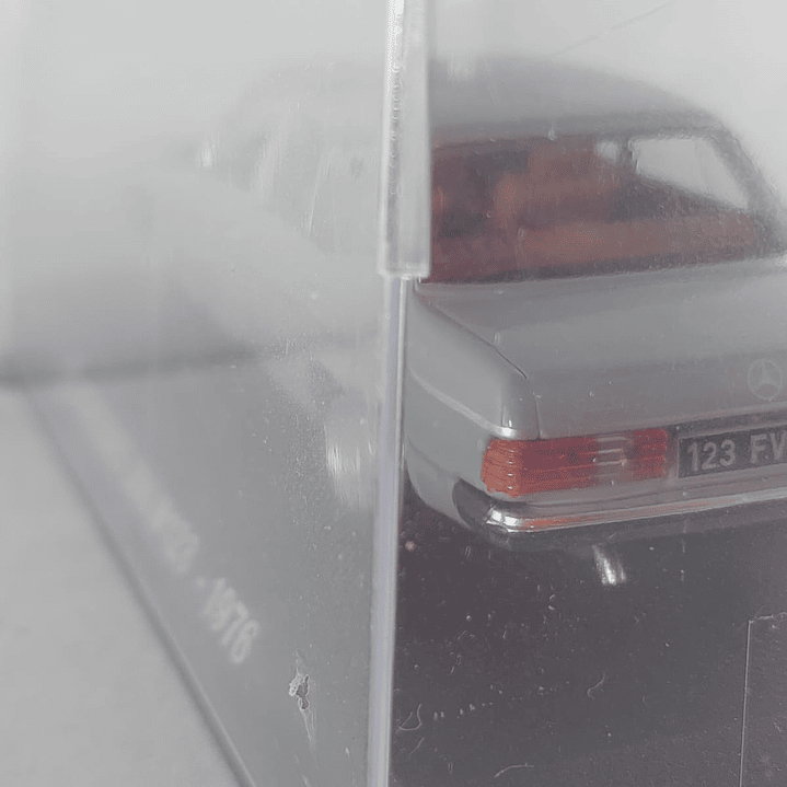 Mercedes-Benz W123 1976, Ixo, Escala 1-43 2
