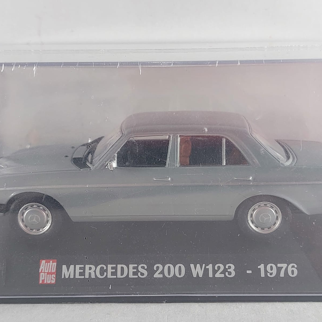 Mercedes-Benz W123 1976, Ixo, Escala 1-43 1