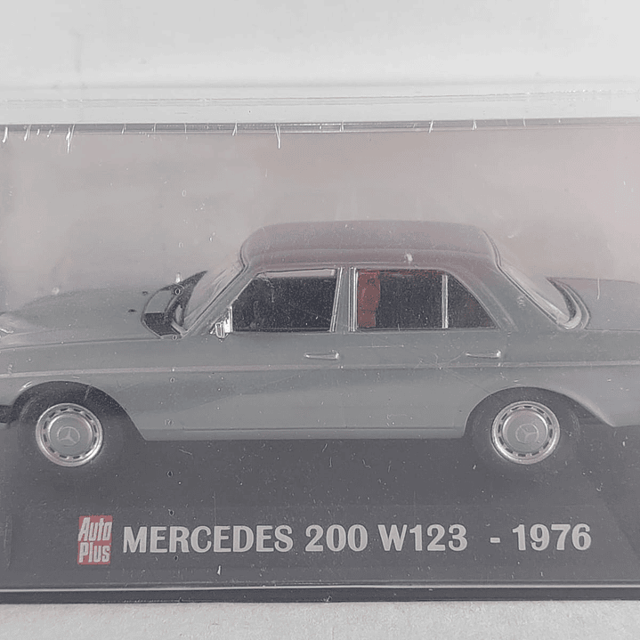 Mercedes-Benz W123 1976, Ixo, Escala 1-43 1