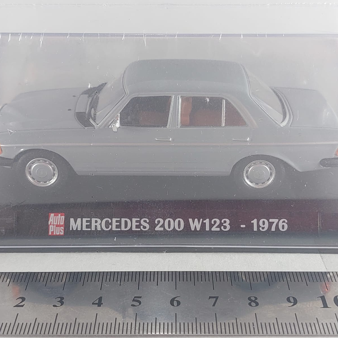 Mercedes-Benz W123 1976, Ixo, Escala 1-43 3