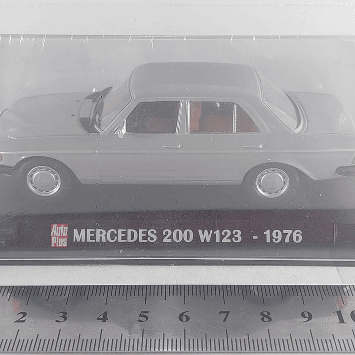 Mercedes-Benz W123 1976, Ixo, Escala 1-43 3