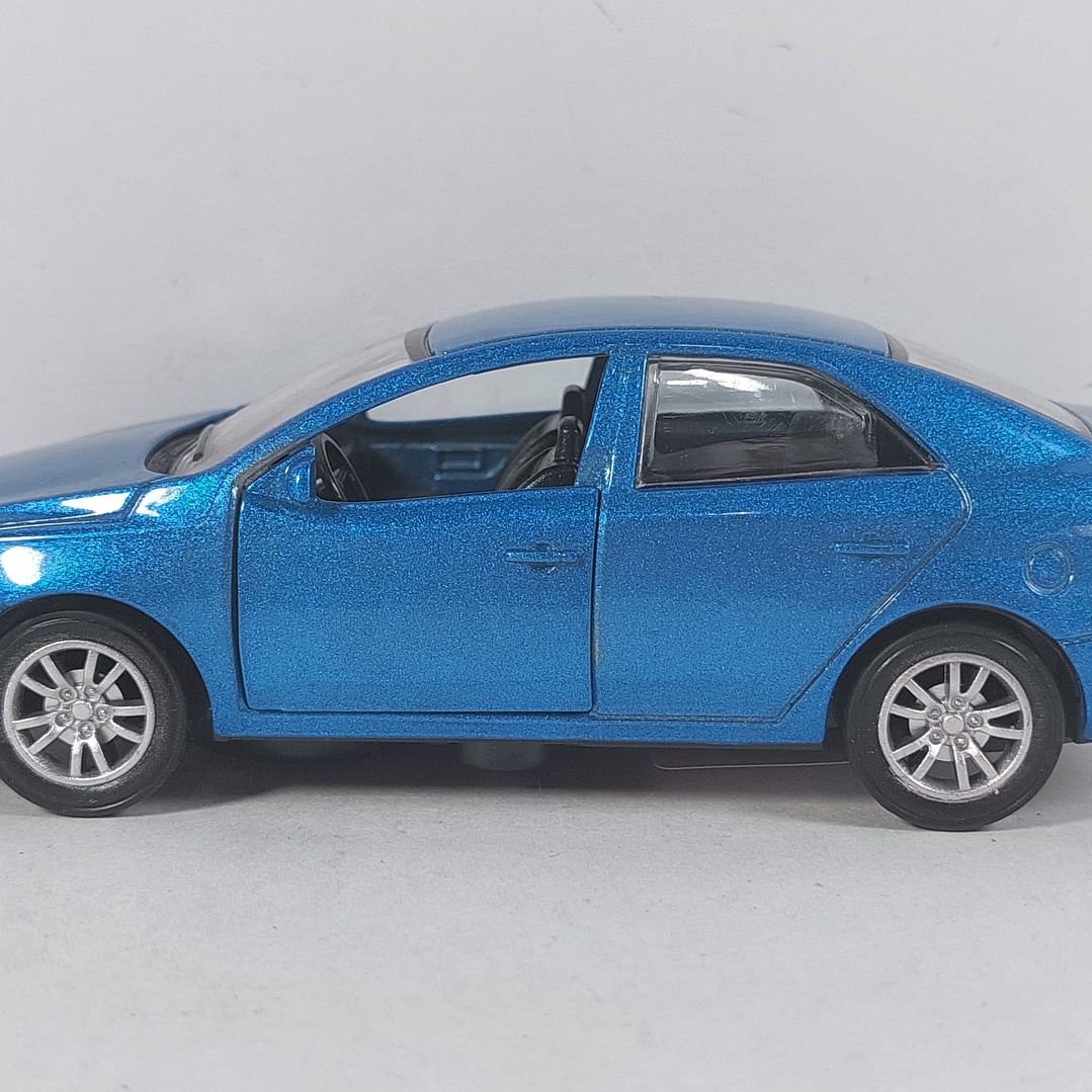 Kia cerato azul Escala 1/36 con luces LED 6