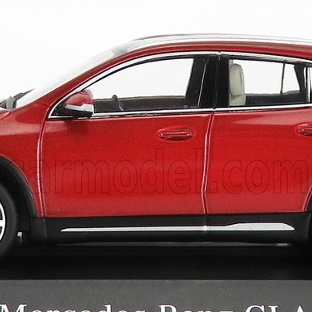 MERCEDES BENZ GLA  H247  ROJO ESCALA 1/43 SPARK 3