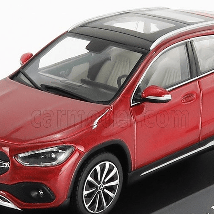 MERCEDES BENZ GLA  H247  ROJO ESCALA 1/43 SPARK 5