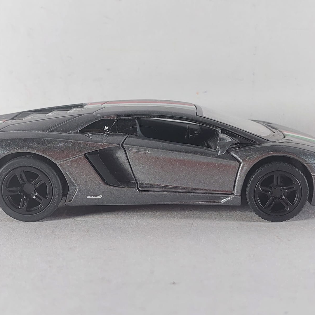 LAMBORGHINI AVENTADOR  1/36 gris MARCA kinsmart BANDERA 3