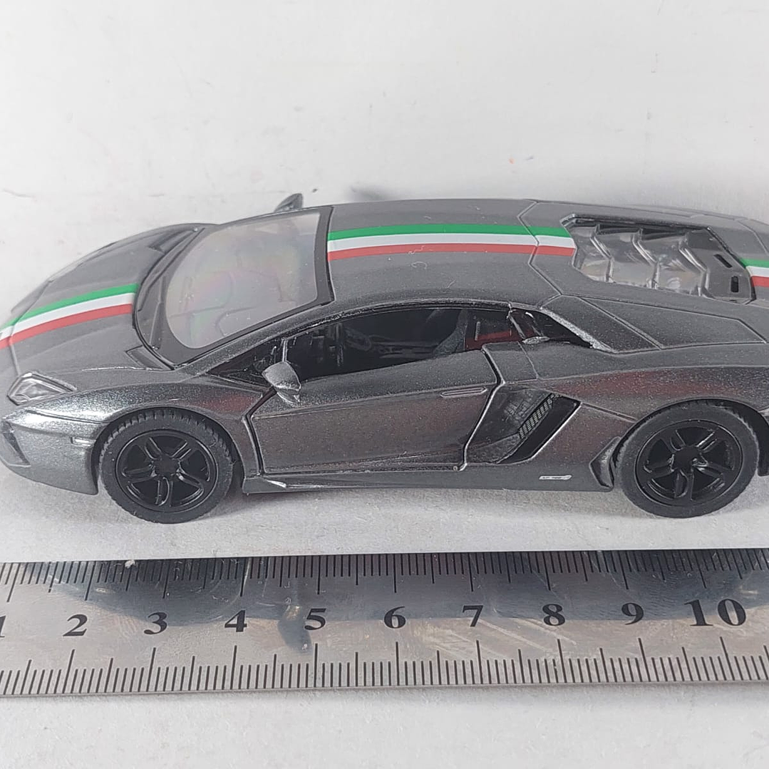 LAMBORGHINI AVENTADOR  1/36 gris MARCA kinsmart BANDERA 6