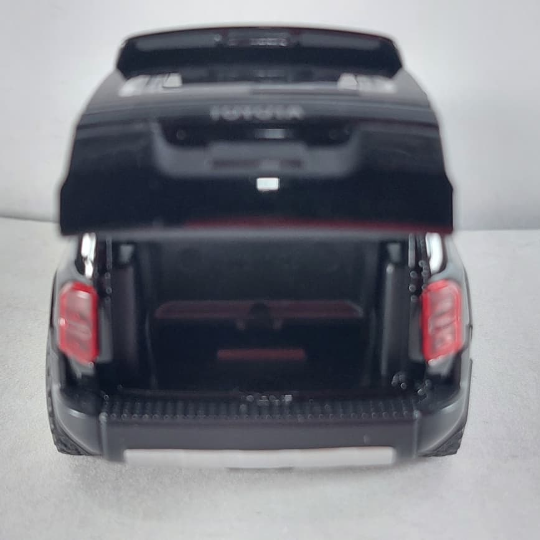 Toyota Prado 2025 ,negra Escala 1/32  2