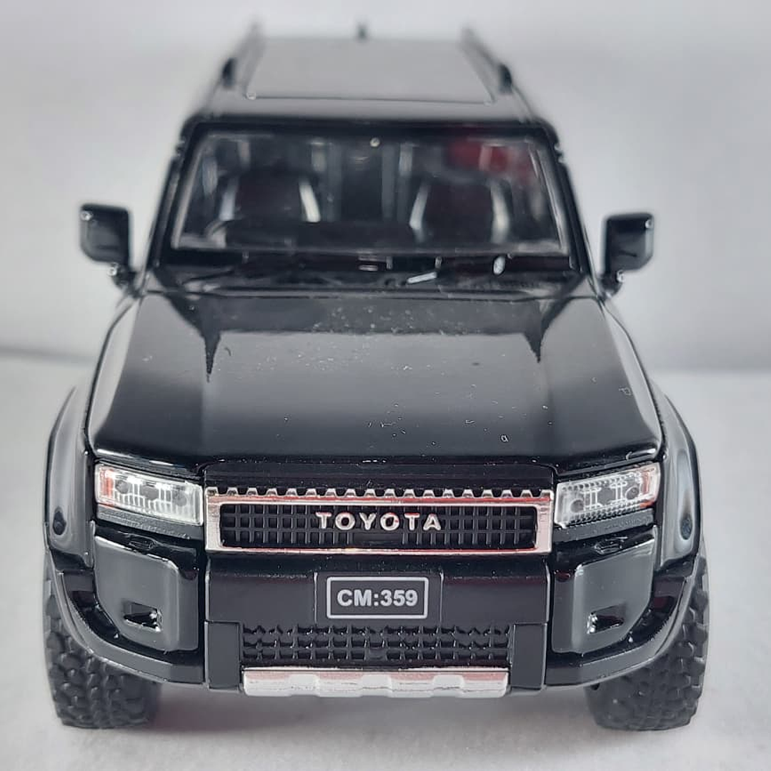 Toyota Prado 2025 ,negra Escala 1/32  4