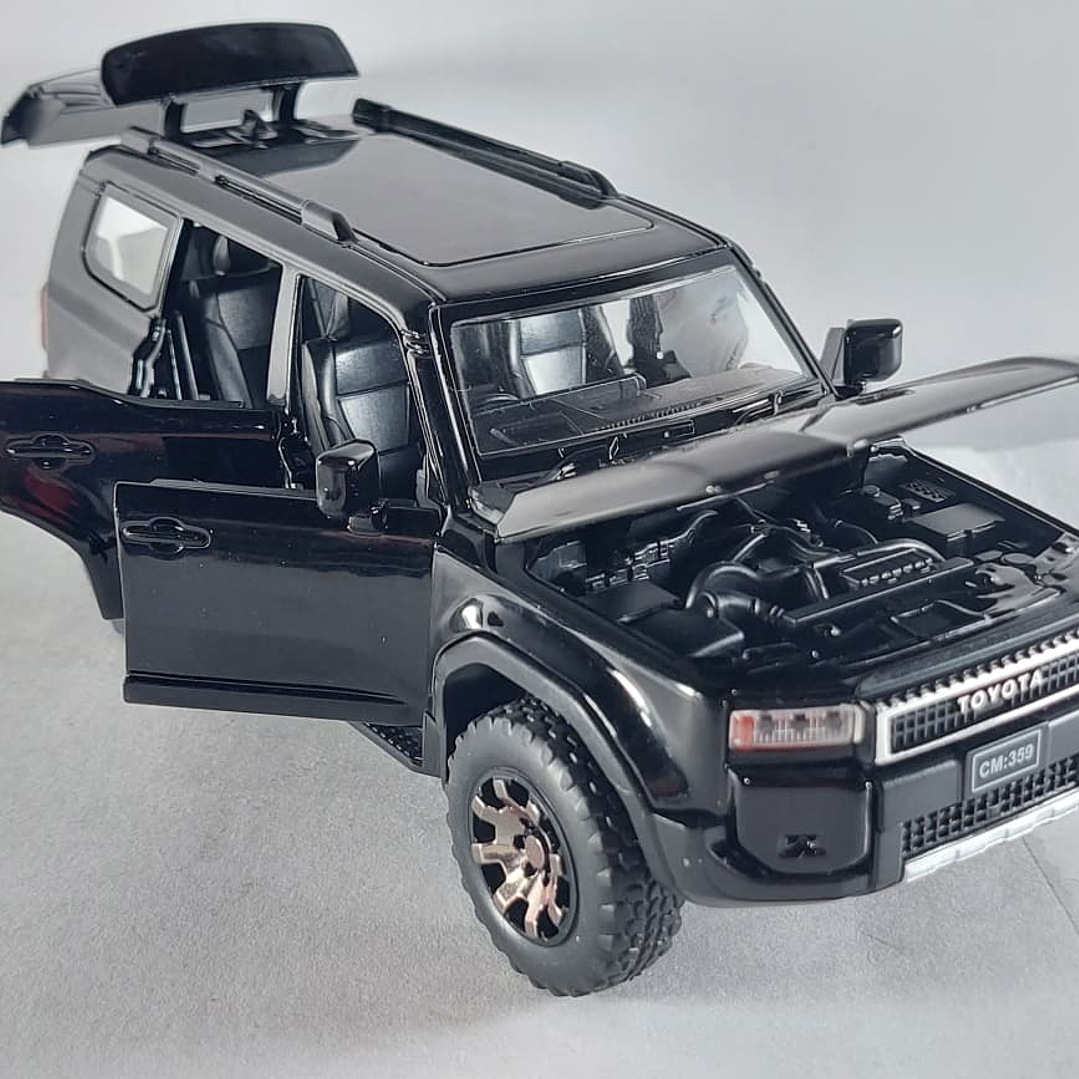 Toyota Prado 2025 ,negra Escala 1/32  10