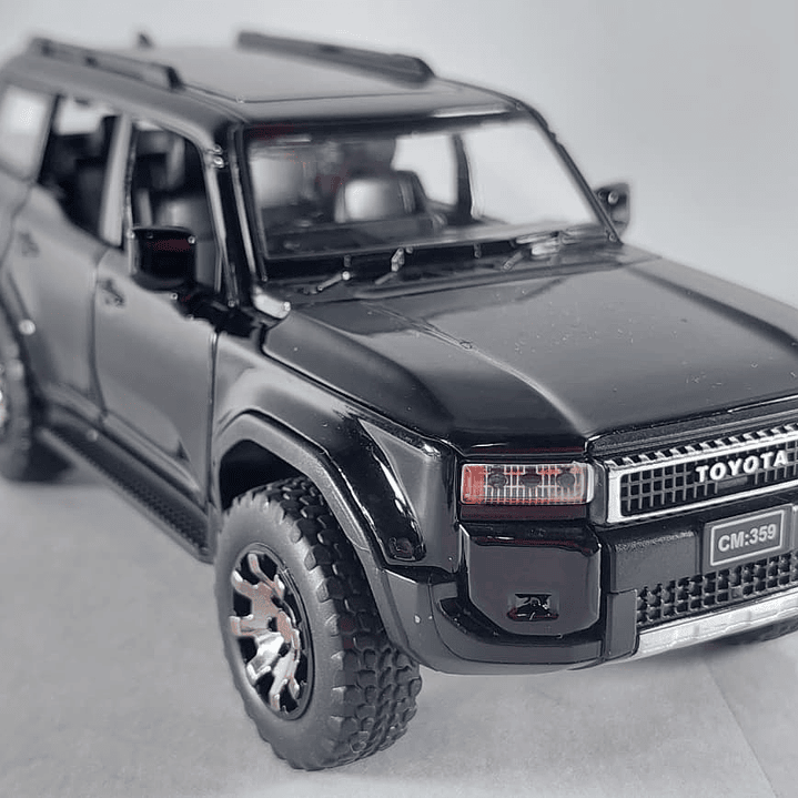 Toyota Prado 2025 ,negra Escala 1/32  1