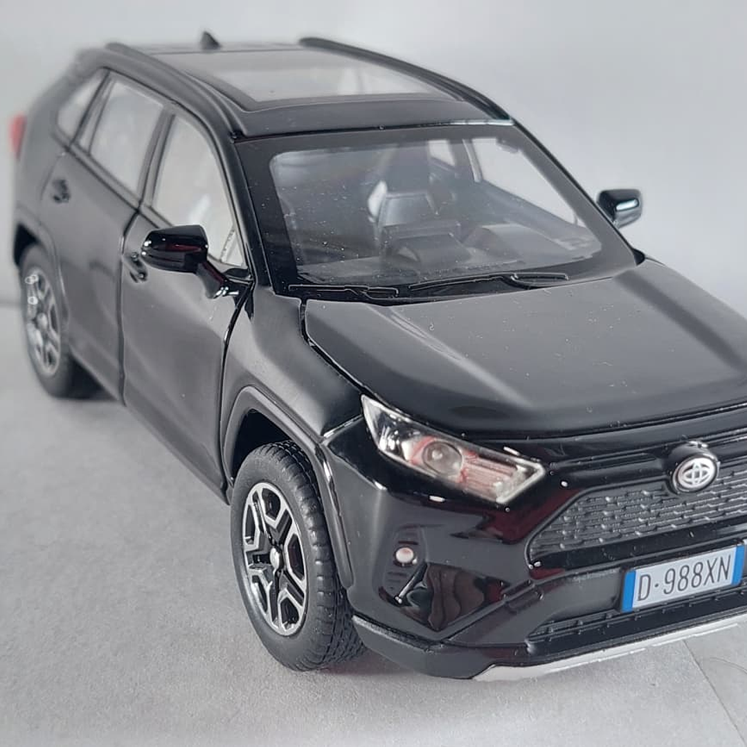 Toyota RAV4 ,negra Escala 1/32  2