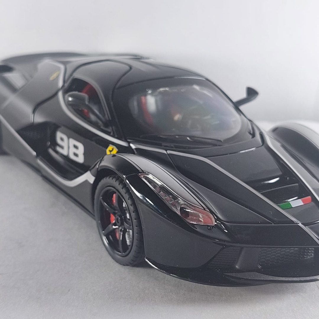 Ferrari LaFerrari NEGRO ,LIVERY  Escala 1/24 leds 2