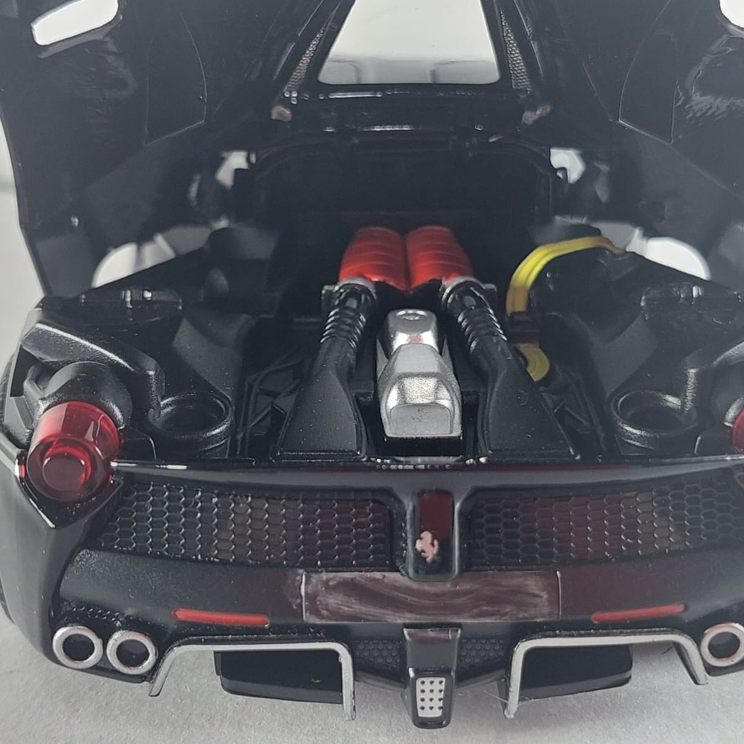 Ferrari LaFerrari NEGRO ,LIVERY  Escala 1/24 leds 8