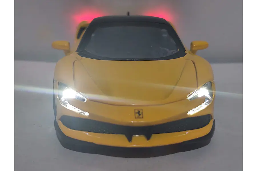 Ferrari SF 90, AMARILLO Escala 1/32, Marca CHINA 