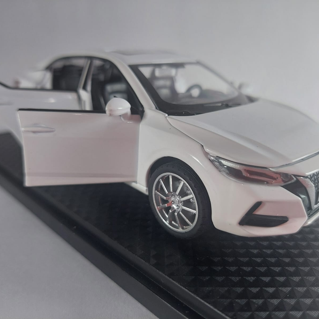 Nissan SENTRA  2020 , Escala 1-32 marca china luces Led 2
