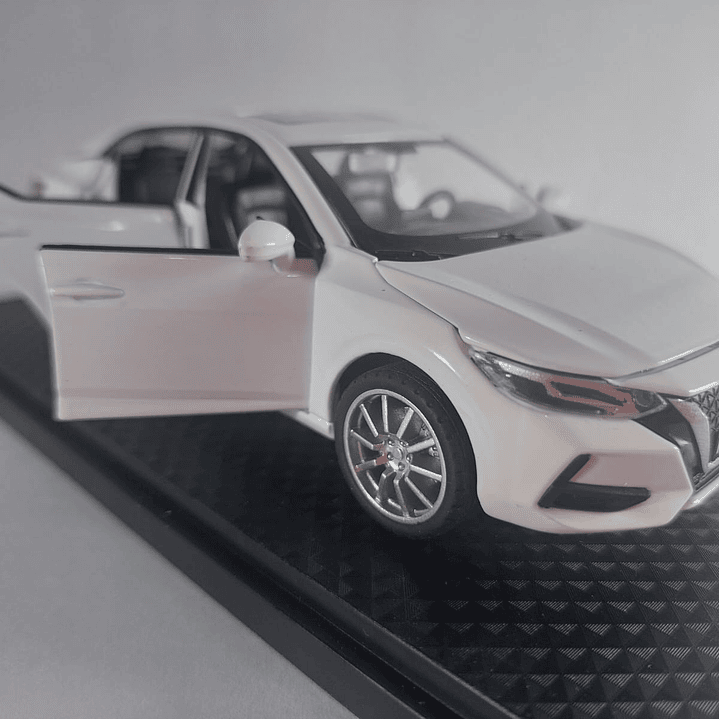 Nissan SENTRA  2020 , Escala 1-32 marca china luces Led 2