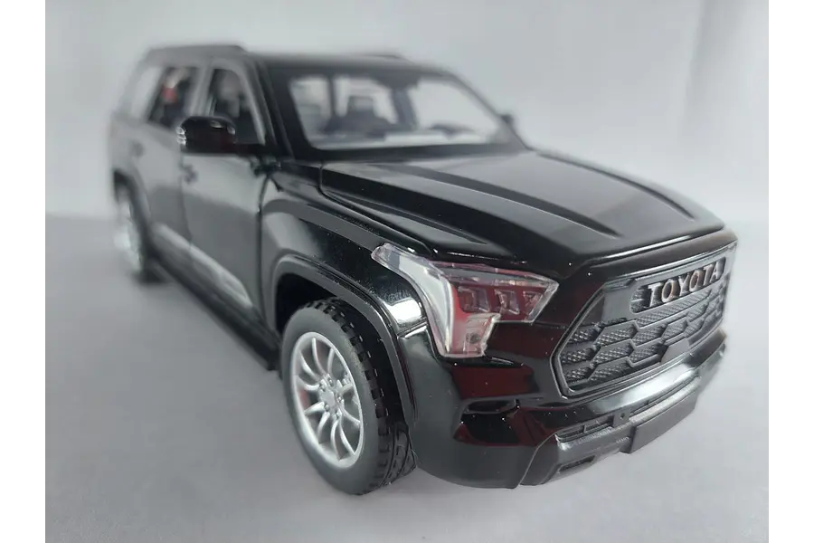 TOYOTA SEQUOIA NEGRA MARCA CHINA LUCES LED-