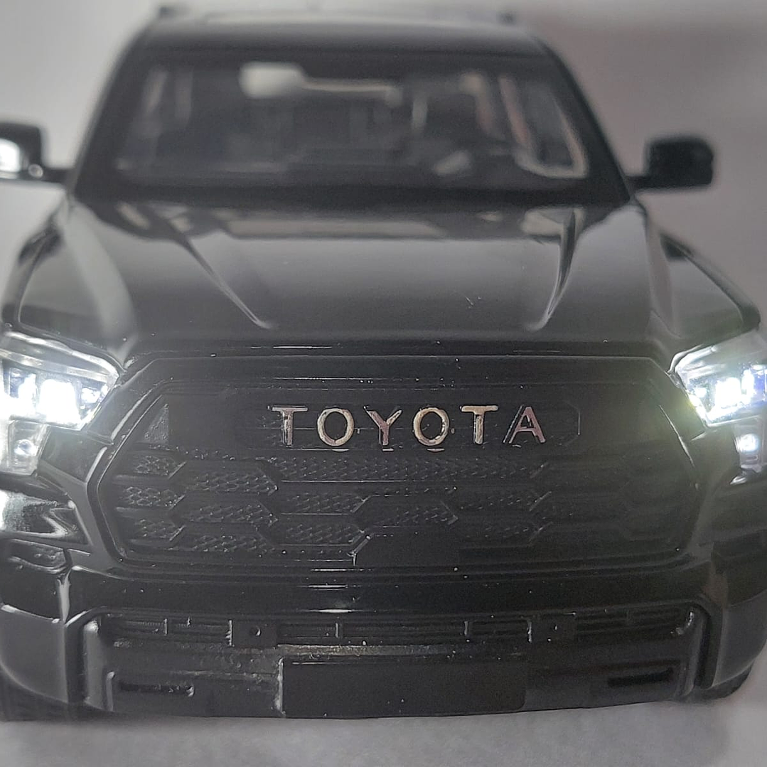 TOYOTA SEQUOIA NEGRA MARCA CHINA LUCES LED- 4