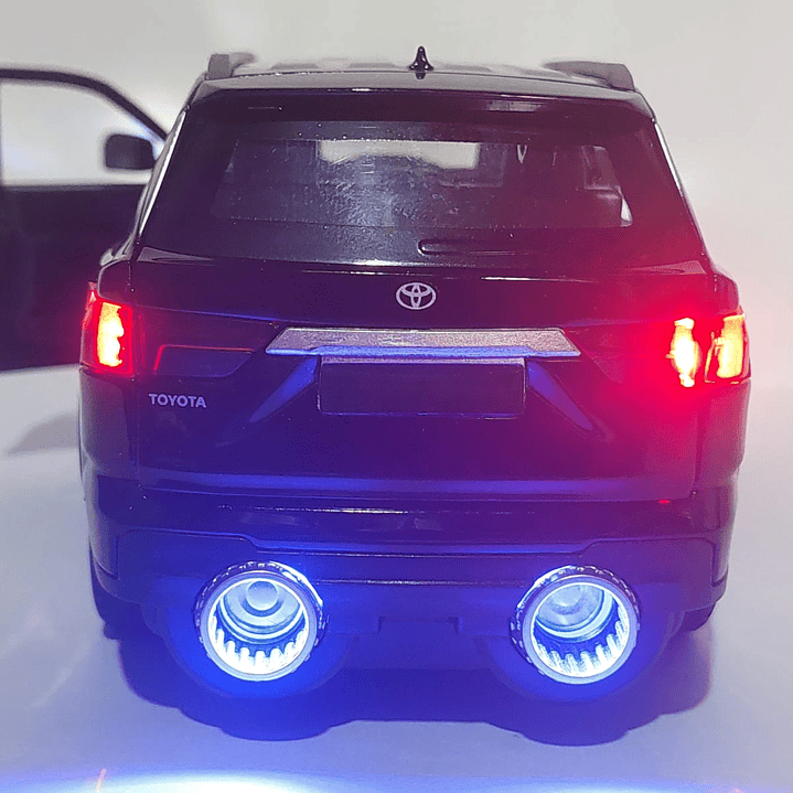 TOYOTA SEQUOIA NEGRA MARCA CHINA LUCES LED- 6
