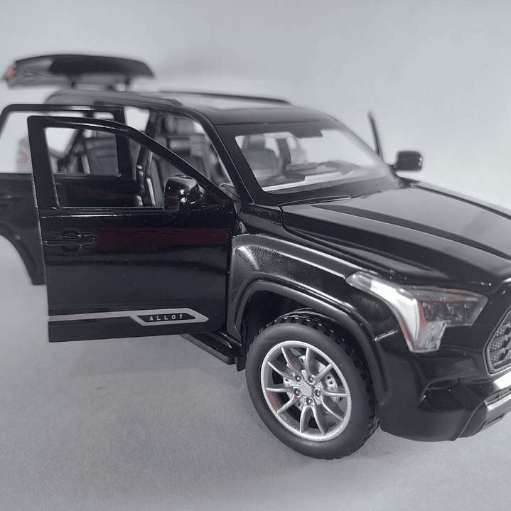 TOYOTA SEQUOIA NEGRA MARCA CHINA LUCES LED- 11