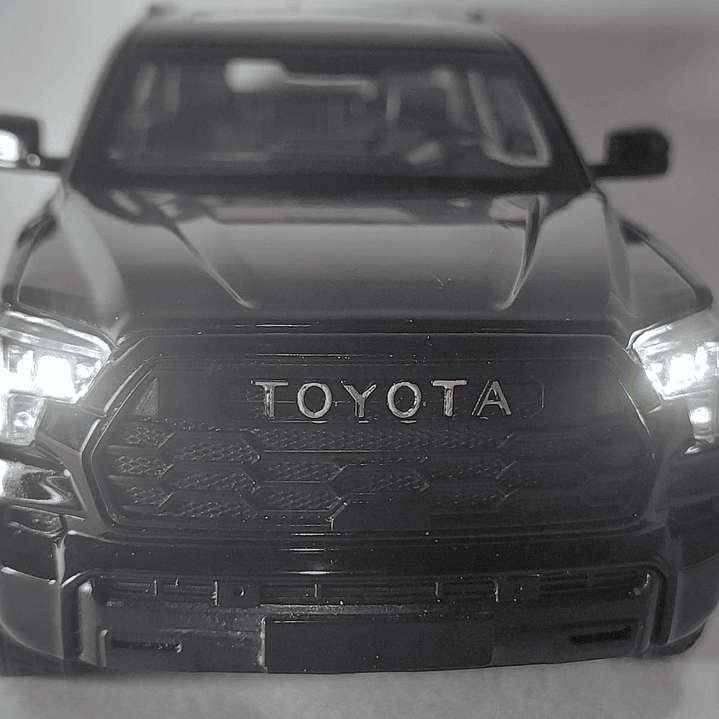 TOYOTA SEQUOIA NEGRA MARCA CHINA LUCES LED- 12